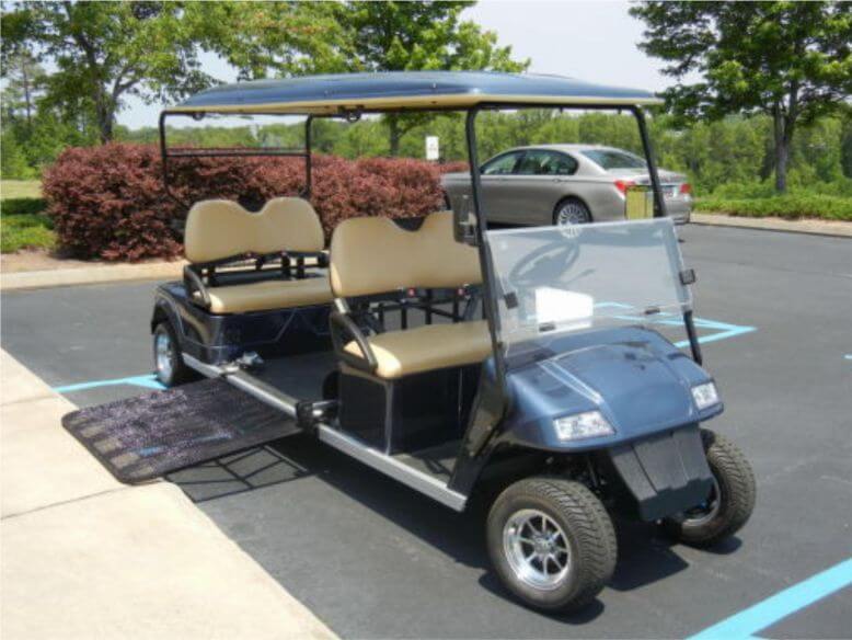 Carro de golf con accceso a silla de ruedas